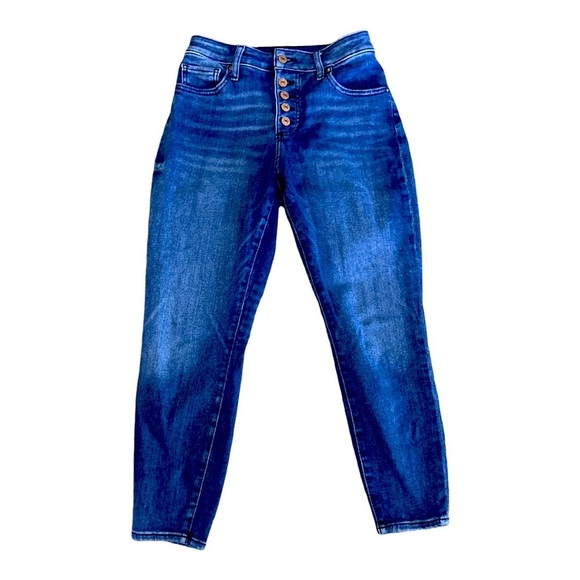 Express Denim - Express Curvy Skinny Mid Rise Capris size 6 Short